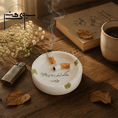 صفحه محصولمربع بوهمین میز چوبی کنار پنجره همه کتاب قهوه فندک گل طبیعی روزنامه پیپ نور نرم استودیویی بدون دود واضح‌تر شود آرامش